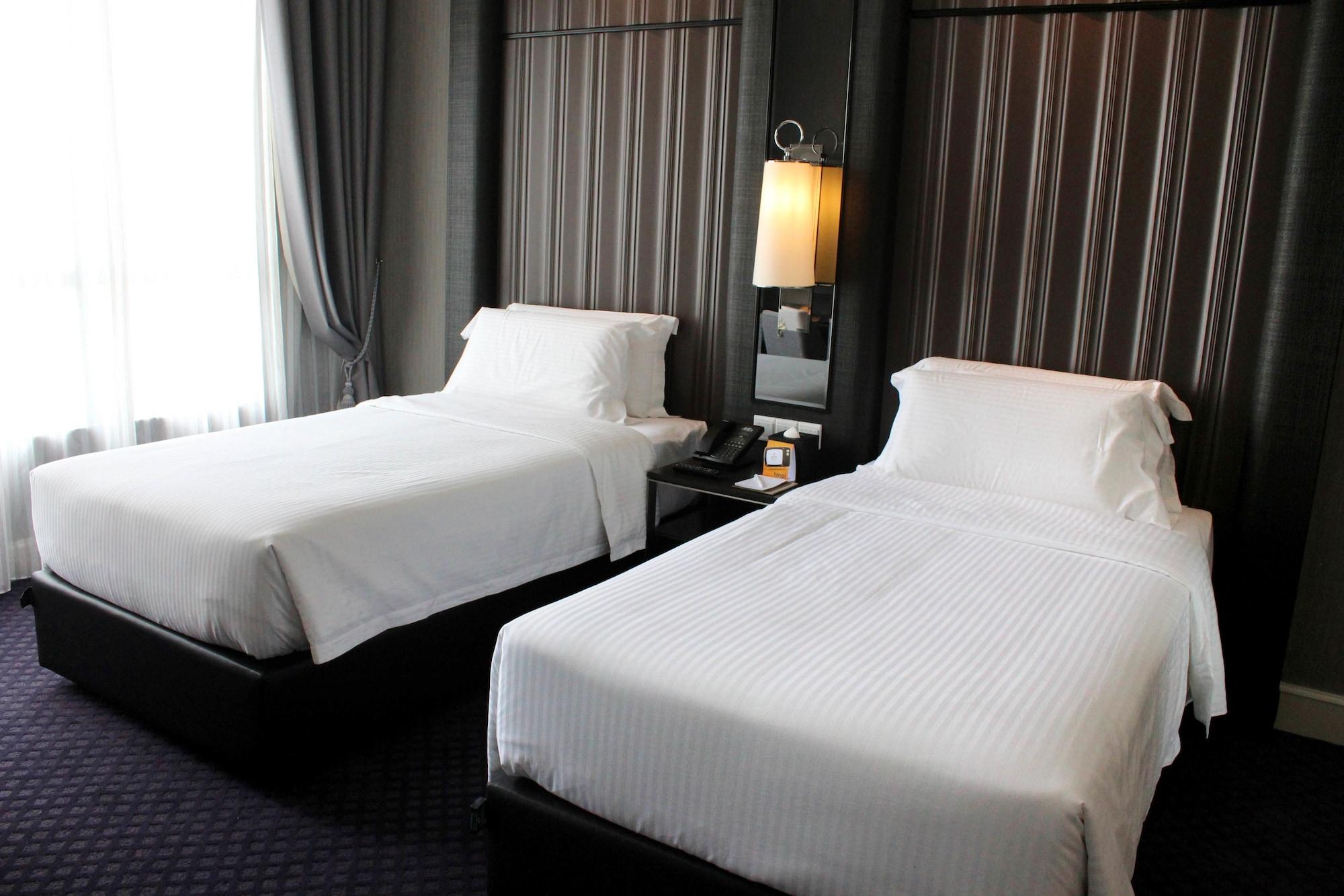 Hatten Place Melaka Extérieur photo A room at the hotel