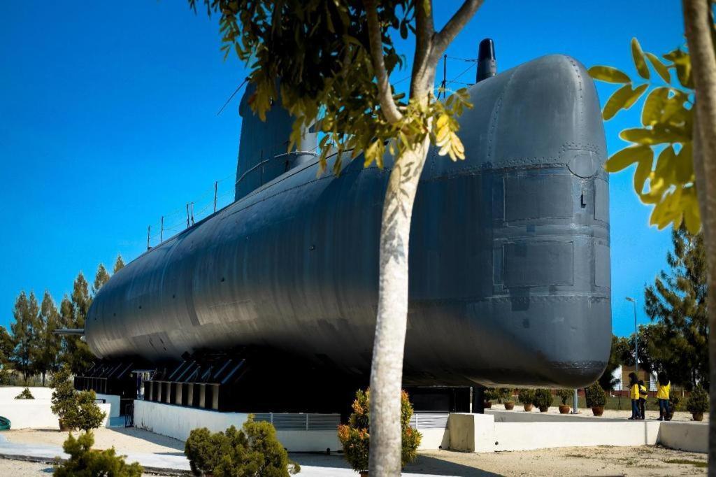 Hatten Place Melaka Extérieur photo The submarine museum