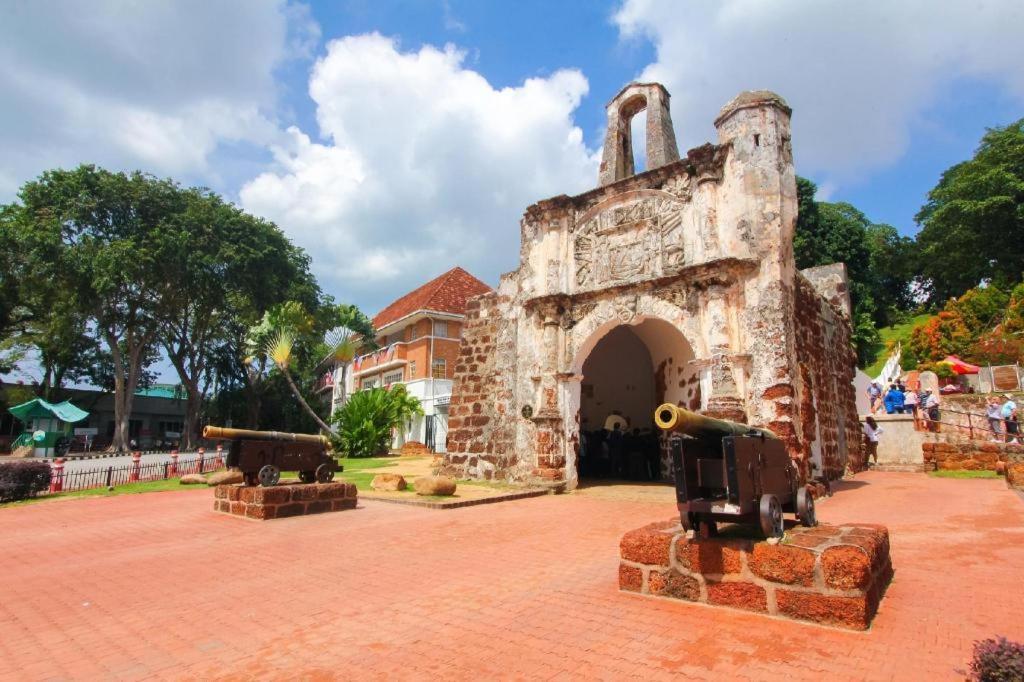 Hatten Place Melaka Extérieur photo Malacca Stadthuys