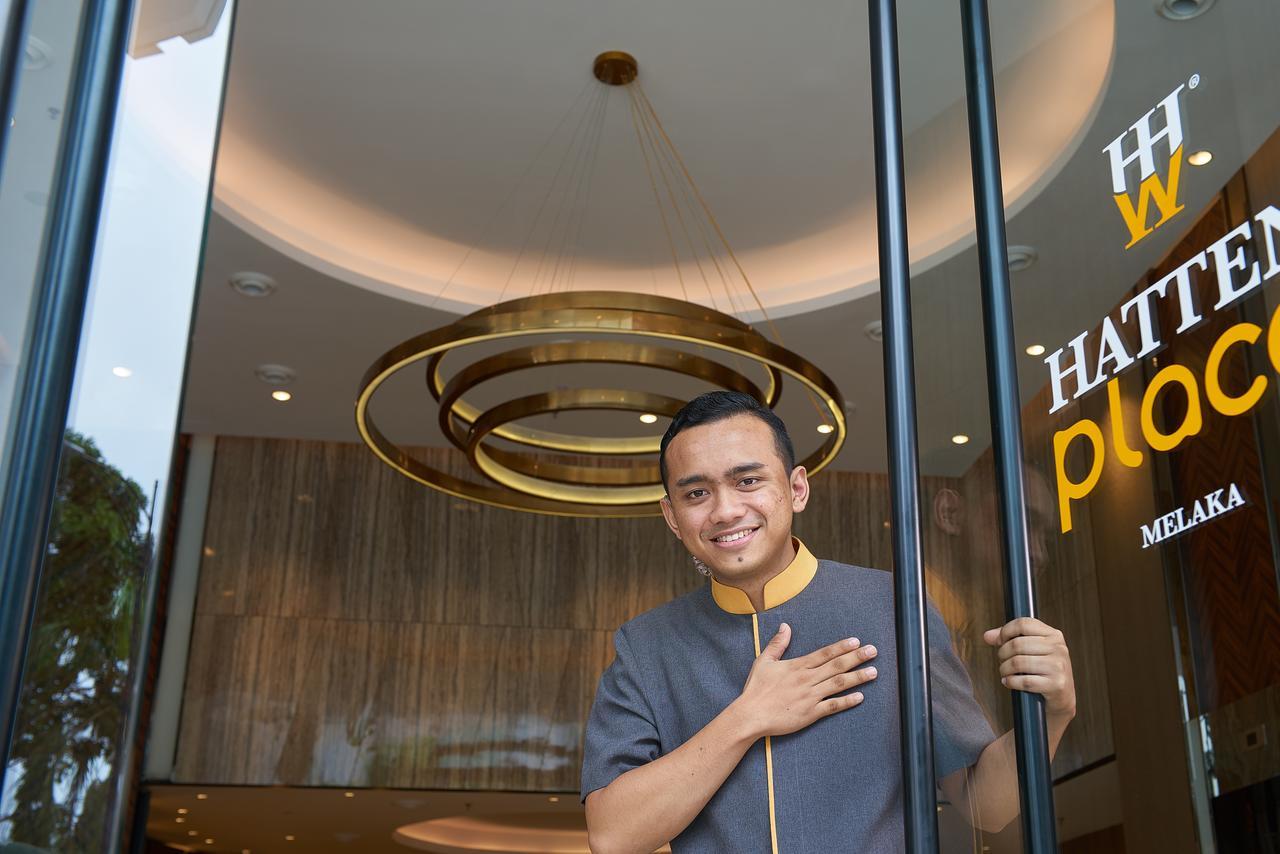 Hatten Place Melaka Extérieur photo A doorman at the entrance of a hotel in Malaysia.