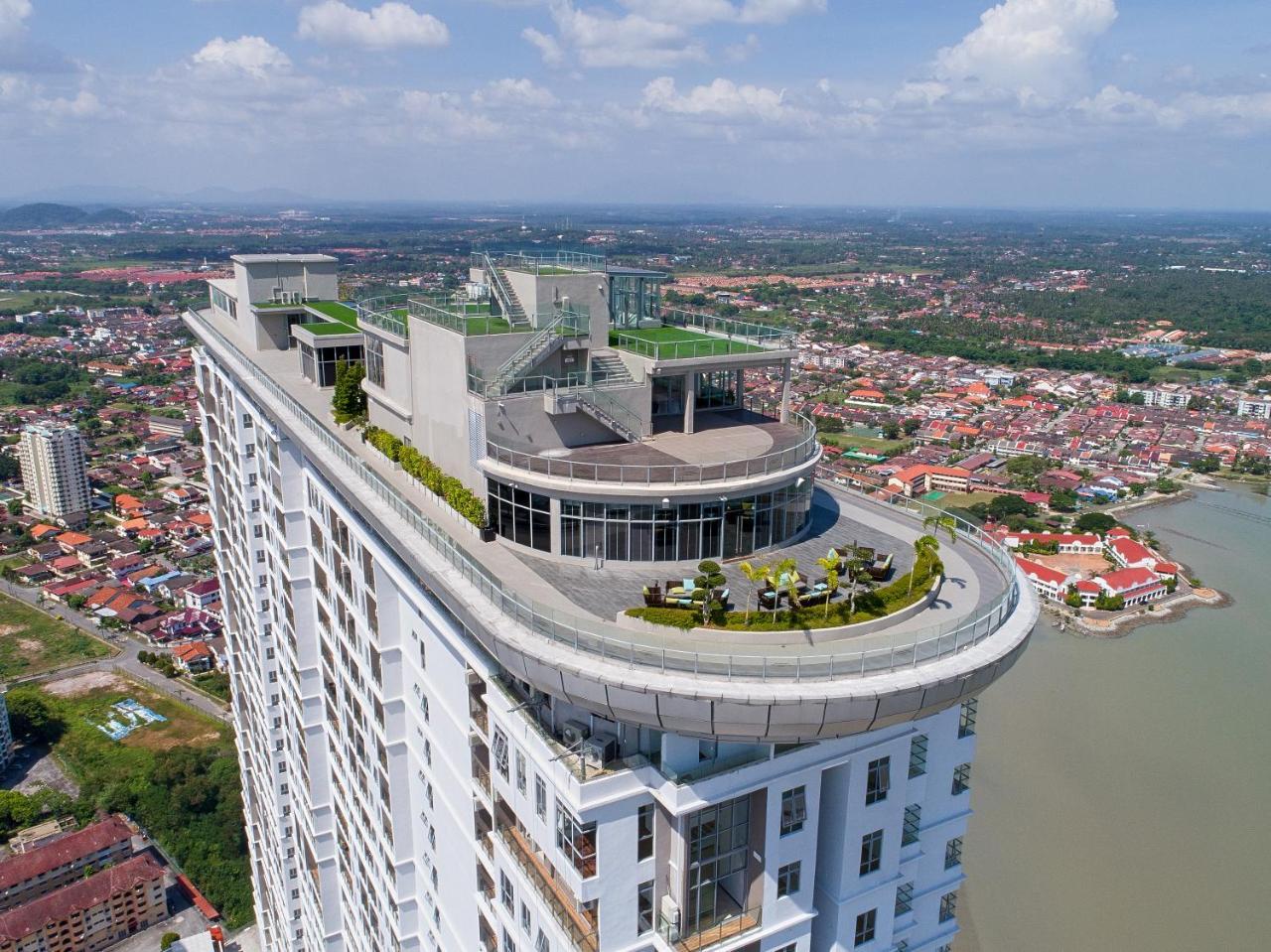 Hatten Place Melaka Extérieur photo The Peak, the rooftop of the building